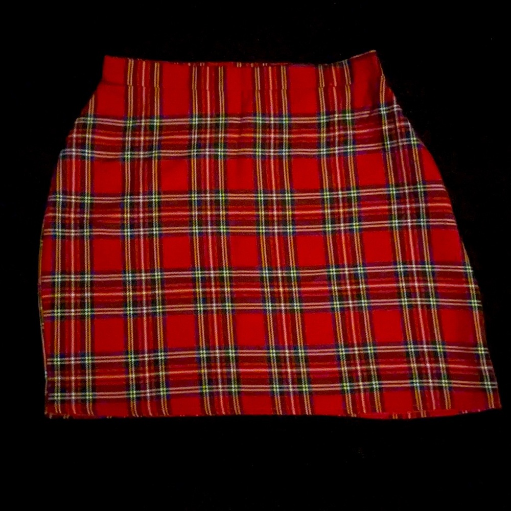 Pretty Little Thing: Mini “School Girl” skirt